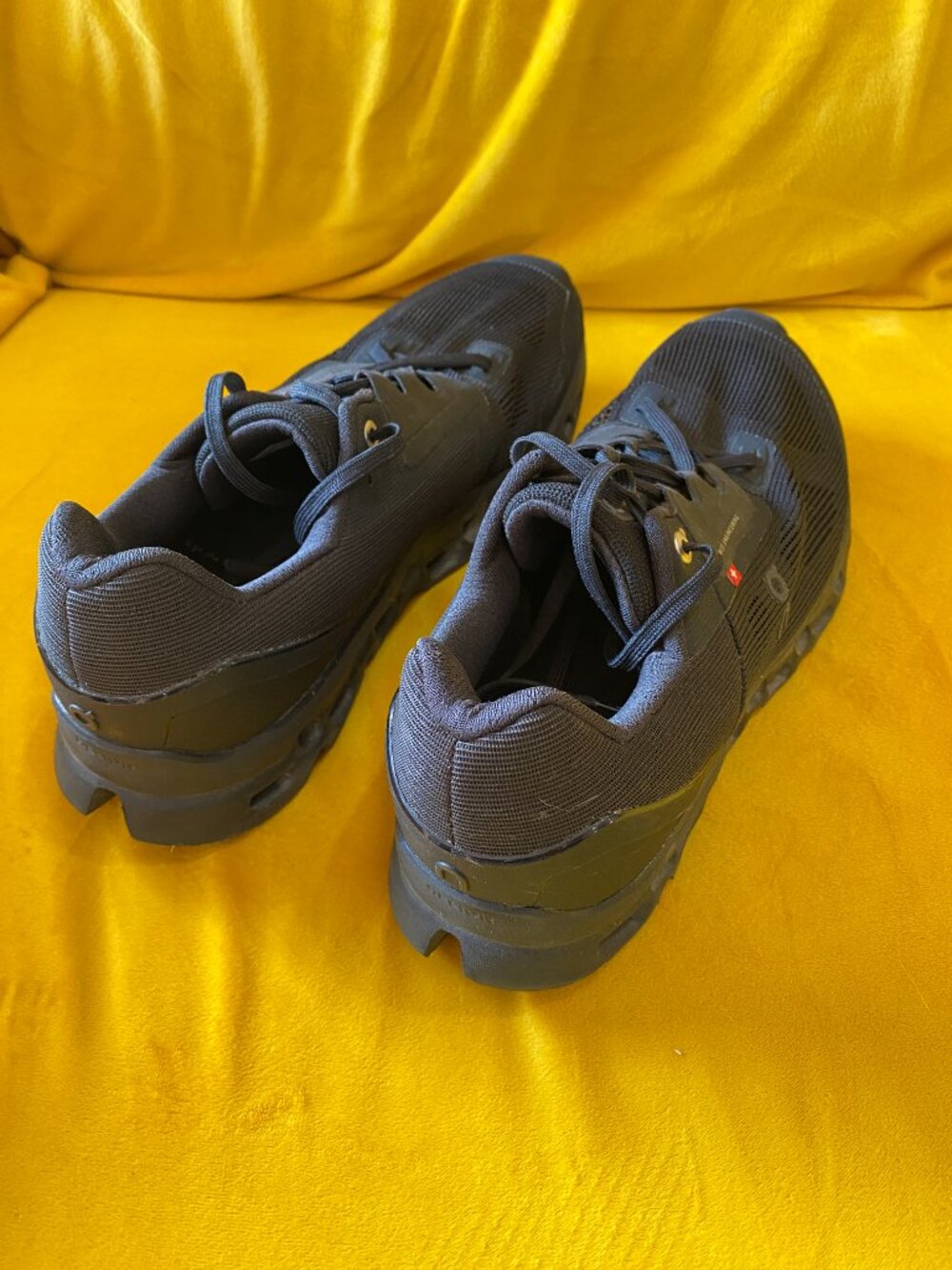 On Running CloudTec Women’s Black Running Shoes Sneakers Size 9 Swiss Engineerin - Picture 4 of 7
